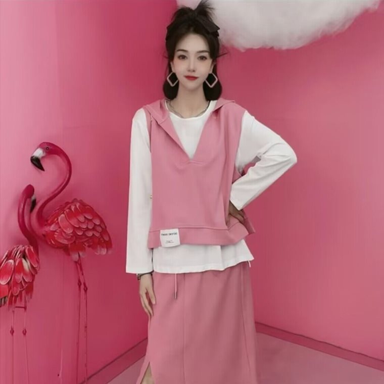 欧货小个子休闲减龄套装女春运动风连帽马甲t恤开叉半身裙三件套