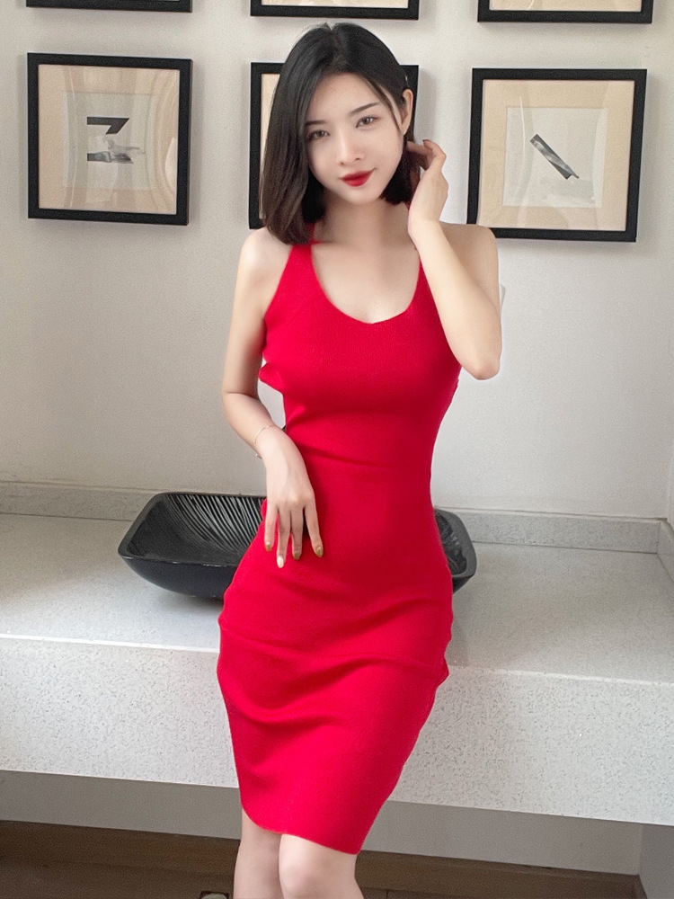 格格家 性感女神夜场蹦迪设计感大露背领低胸针织包臀吊带连衣裙