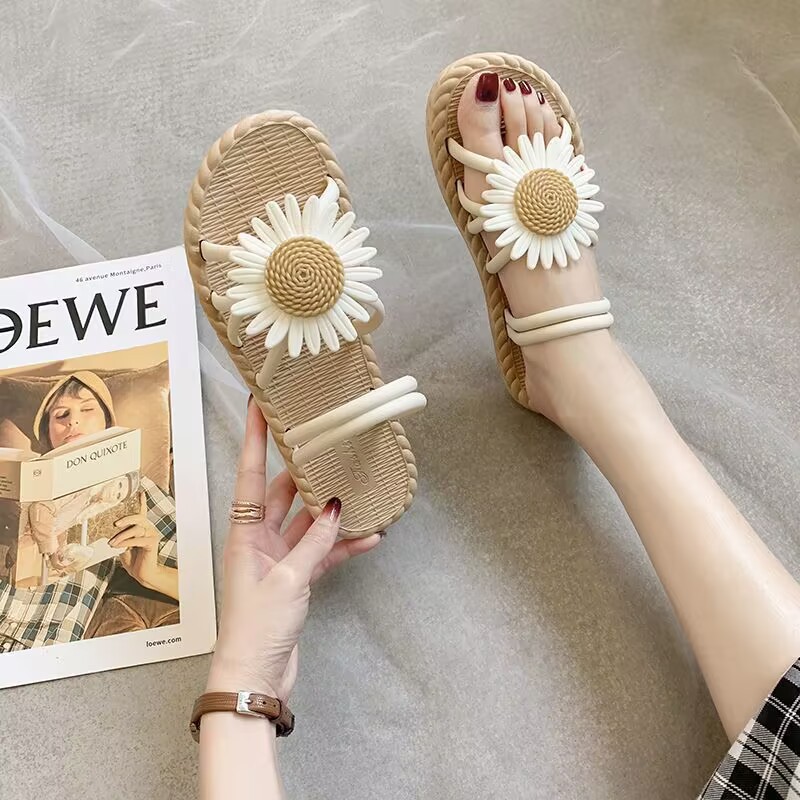 Fashionable Korean Style Sunflower Sandals Women's Summer Beach Outdoor Home Flat Non-Slip Roman Style Slippers Lady