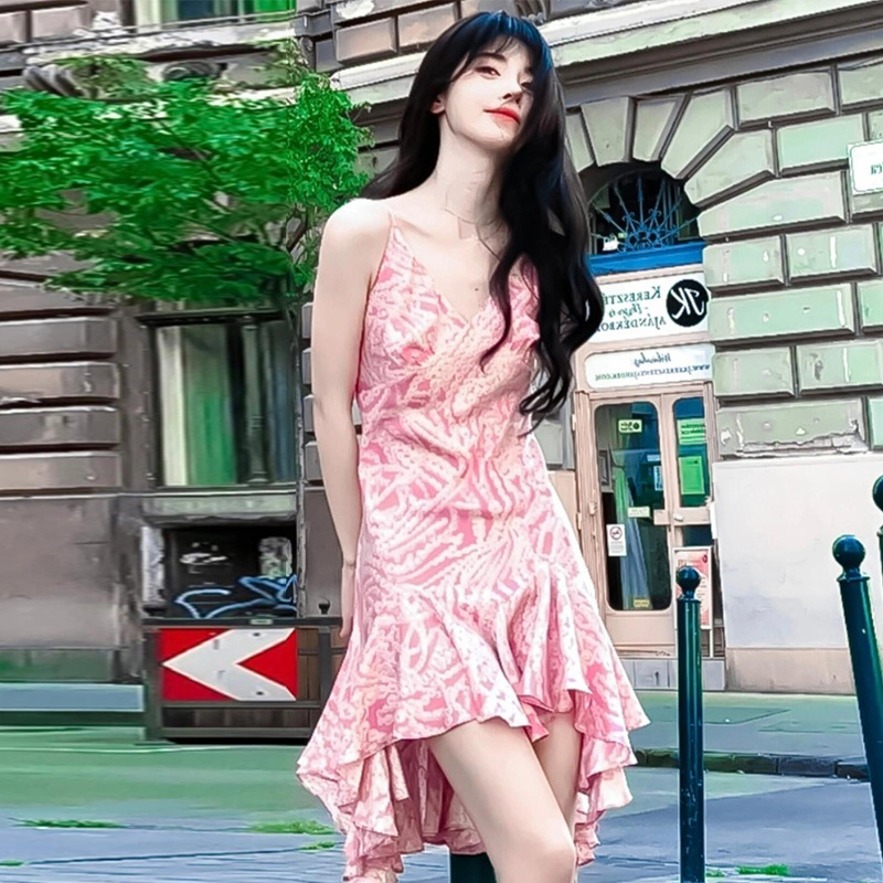 [打版]鞠婧祎明星同款不规则粉色吊带裙夏季新款旅游度假风裙子