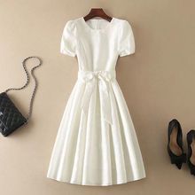 白色连衣裙女2023夏季新款设计感小众气质甜美简约圆领收腰显瘦裙