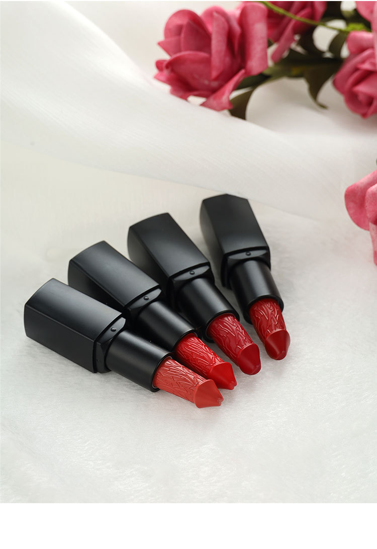 跨境热销美妆新款江小鱼蘑菇头口红创意哑光雾感不易脱色黑管唇膏