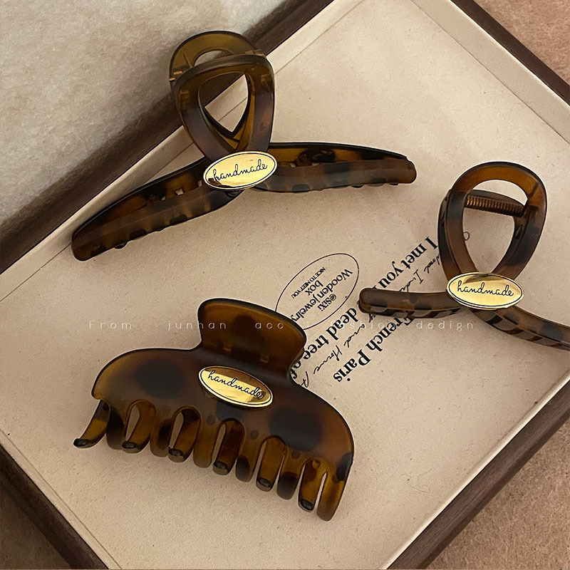 小香风抓夹气质款亚克力椭圆字母鲨鱼夹后脑勺盘发夹玳瑁色发饰