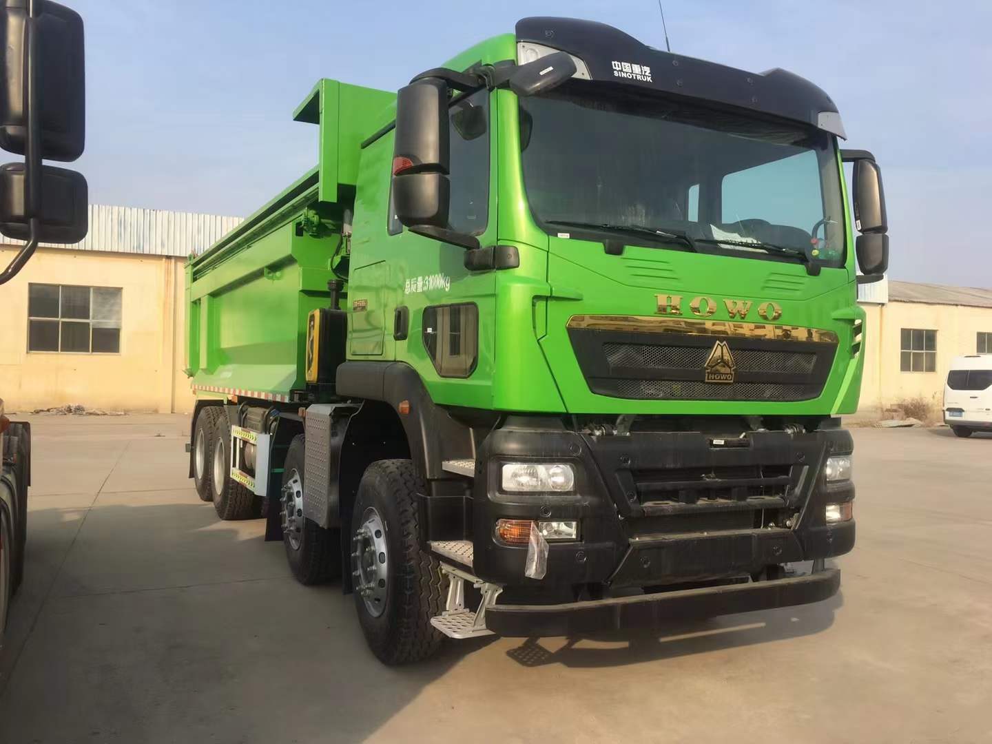 豪沃国六渣土车前四后八400马力现车