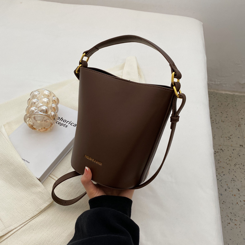 Casual Large Capacity 2023 Spring New Commuting Fashion Korean Style Tote Bag Trendy European and American Retro Easy Matching Shoulder Bag