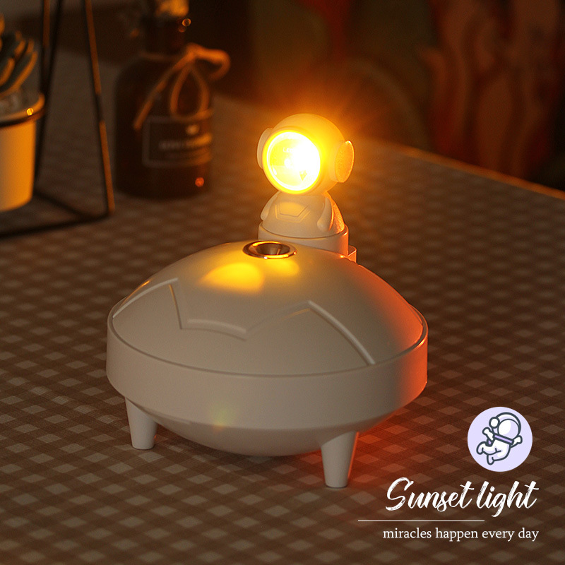 Spaceman Astronaut Humidifier USB Home Ornaments Sunset Light Heavy Fog Sprayer Atomizer Gift
