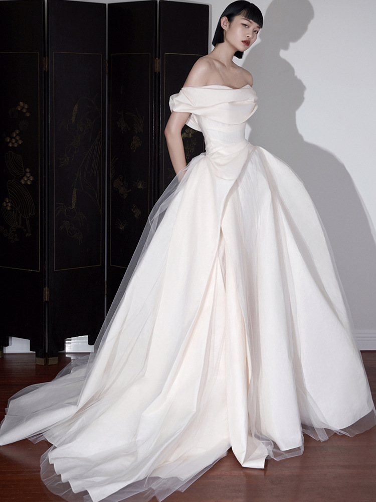 【倾栀】一字肩缎面婚纱2022新款新娘结婚出门纱复古高级法式主纱