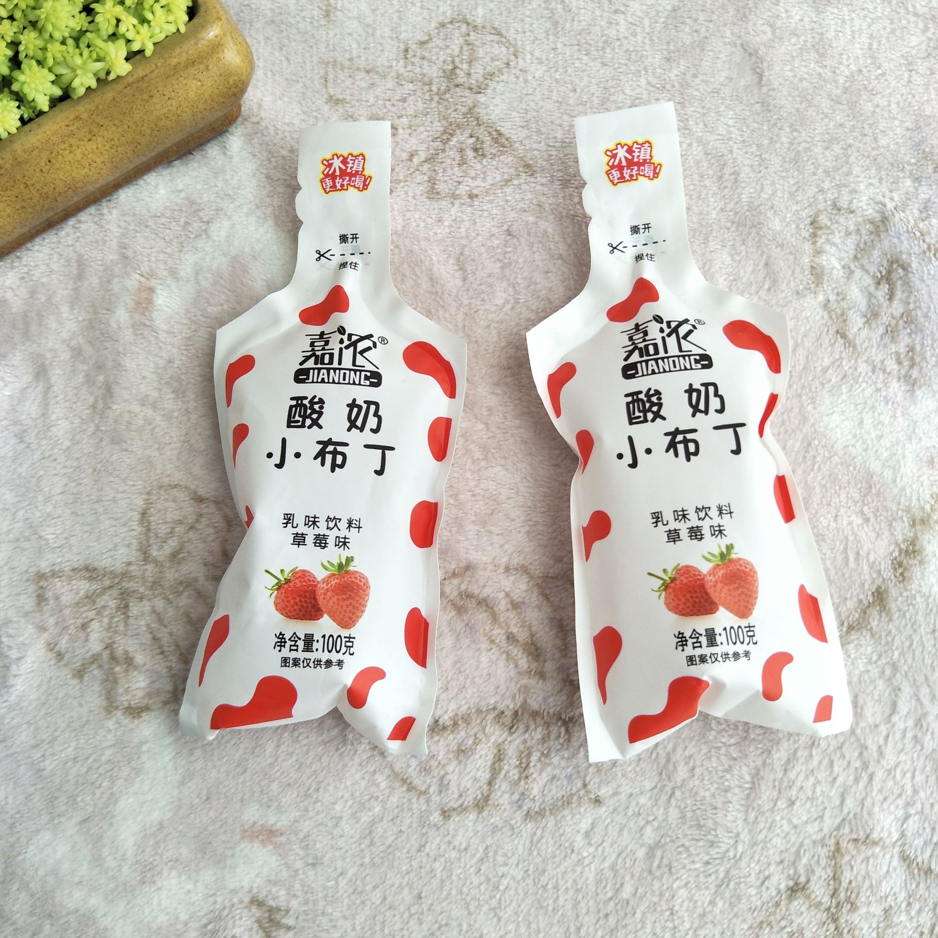 酸奶小布丁吸嘴袋酸奶果汁液体包装袋100克不规则自立吸嘴袋