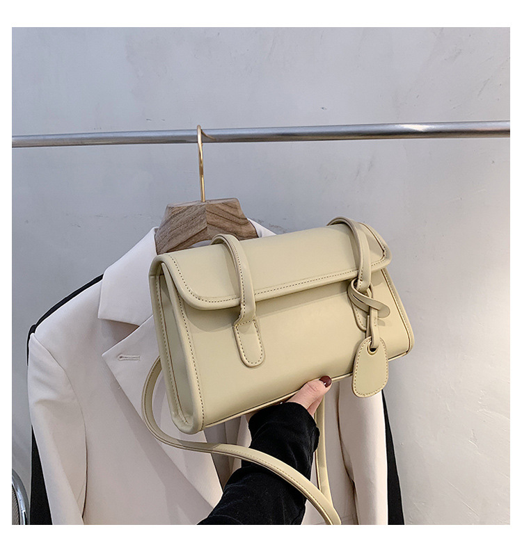 2021 New Girls' Shoulder Bag Cute Retro Women's Bag Embossed Fashion Underarm Bag Fresh Simple Bag