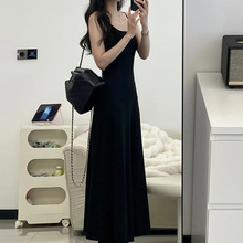 2024新款黑色吊带连衣裙子女春夏季显瘦修身性感法式赫本风小黑裙