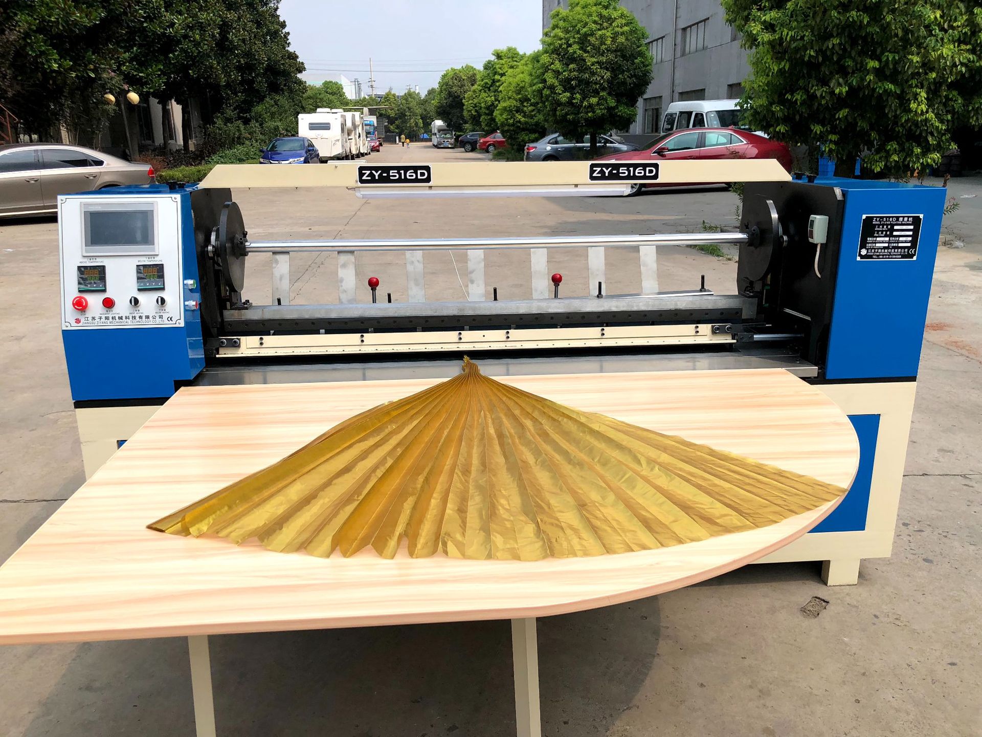 厂家供应布料压褶机 打褶机 打皱机 服装面料褶景机可定制zy-516d