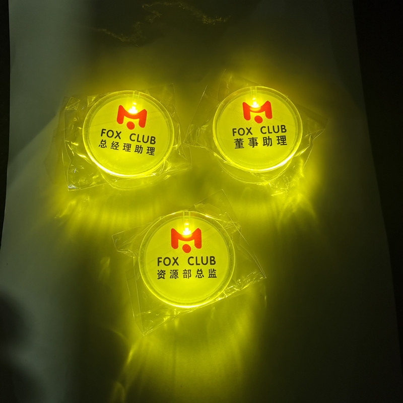 张云雷应援发光胸牌定制圆形闪光胸章酒吧牌工号夜光徽章diy明星