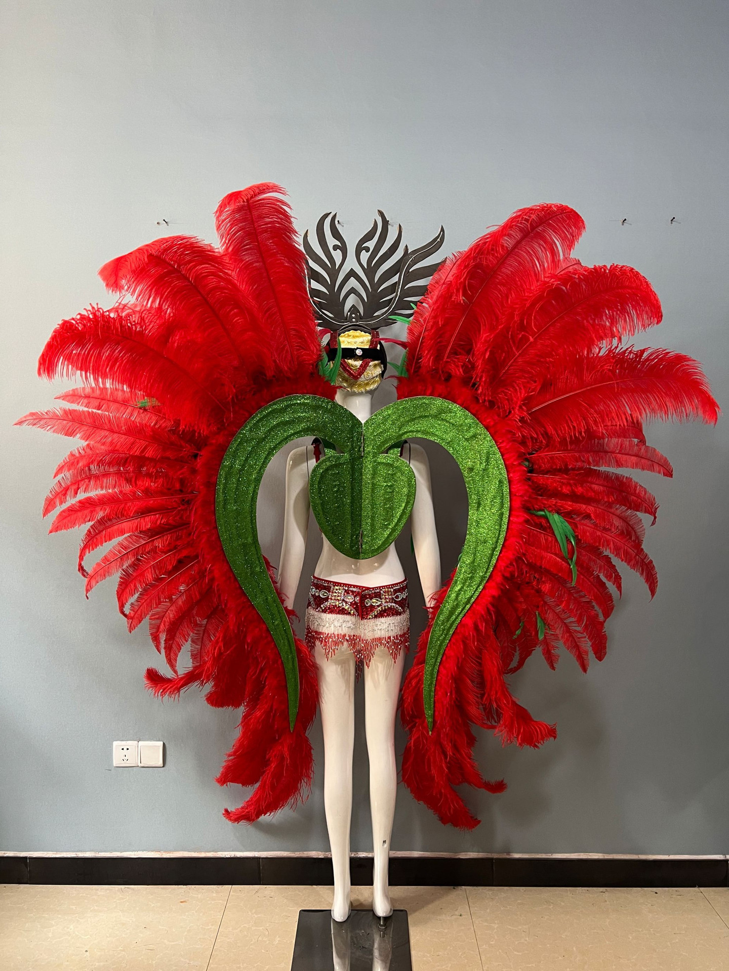 开场舞 演出表演 羽毛头饰 舞队 桑巴舞服装 狂欢节 万圣节 酒吧