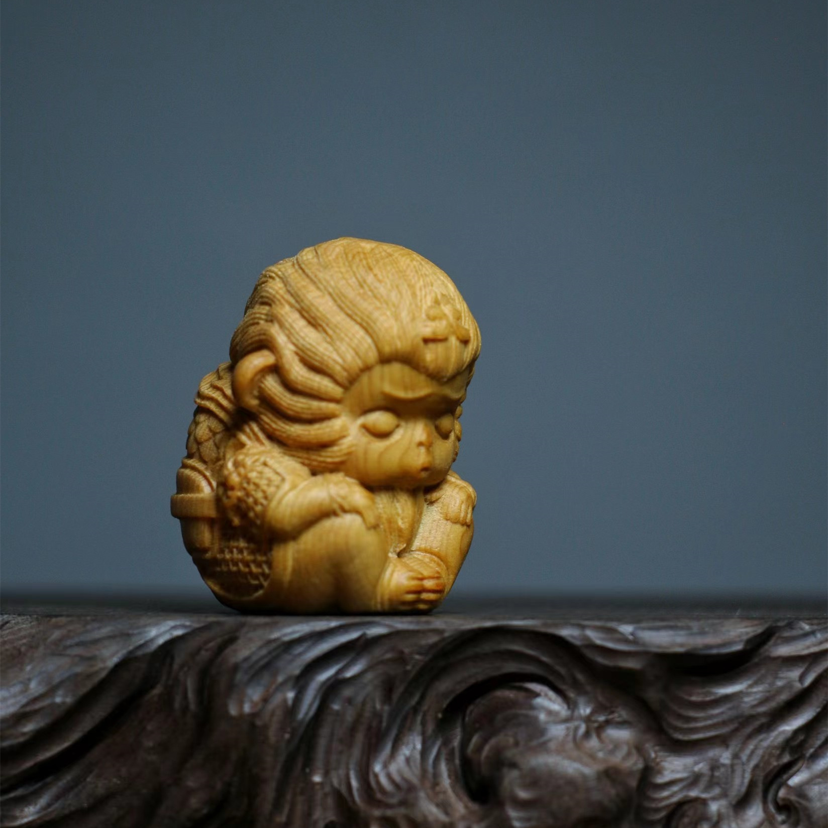 崖柏木雕刻小猴子手把件生肖猴动物钥匙扣挂件抖音网红款工艺品