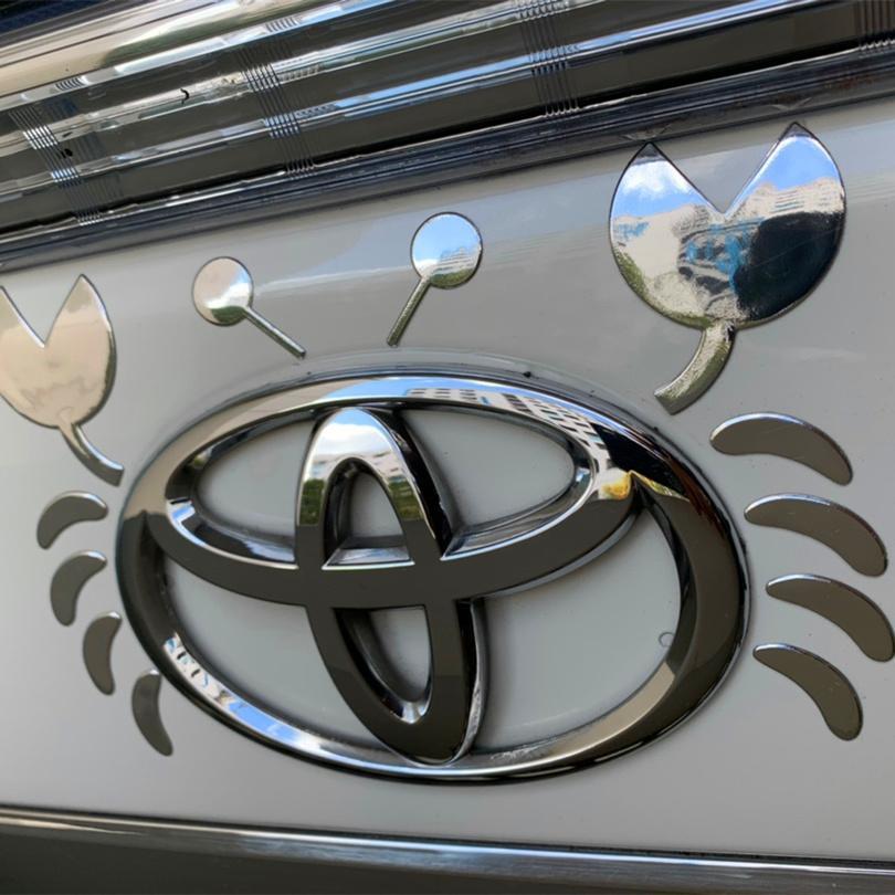 适用于丰田车标改装凯美瑞卡罗拉雷凌致炫威驰汉兰达搞笑汽车贴纸