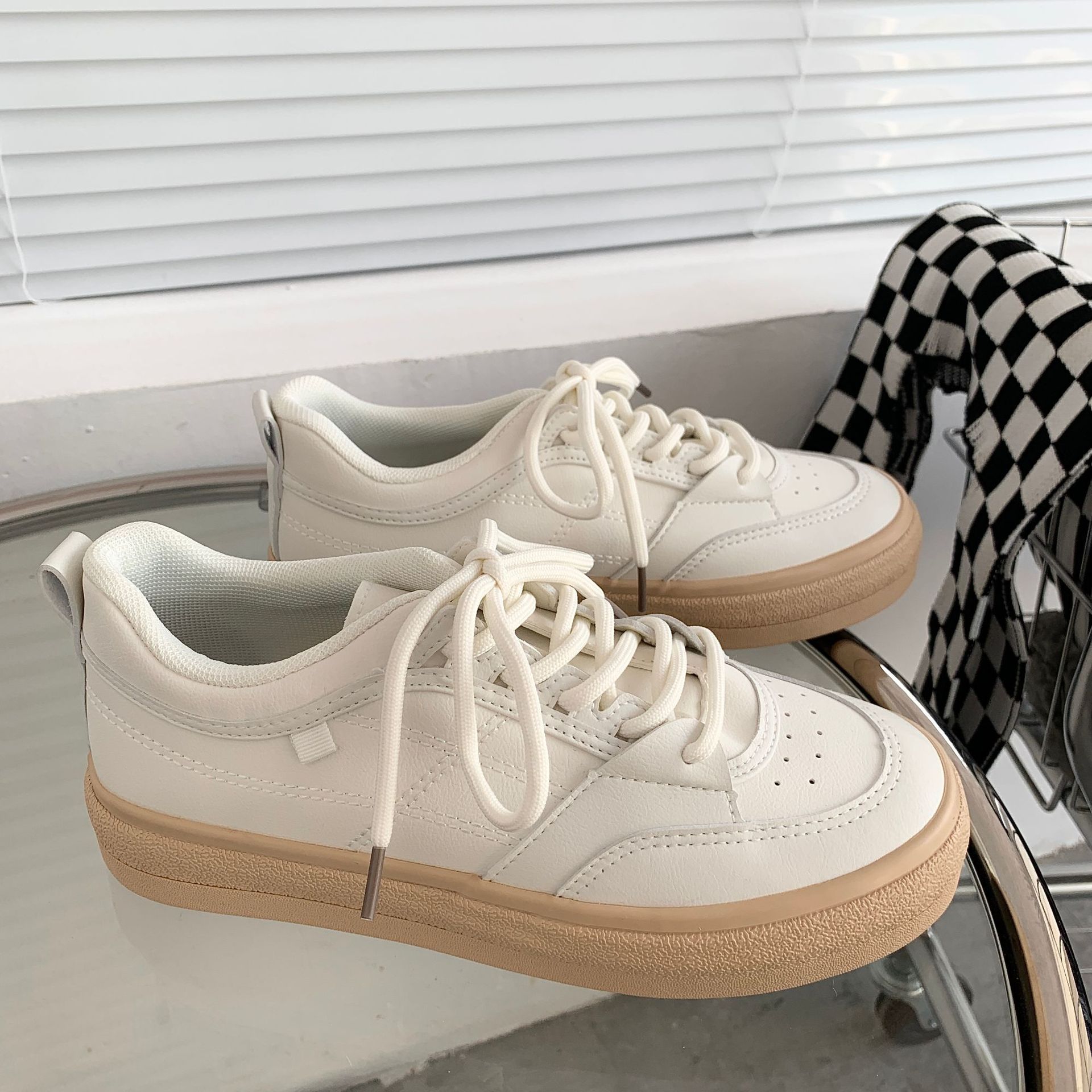 小白鞋女2022新款韩代同款休闲鞋小众潮牌板鞋复古系带女鞋l2001