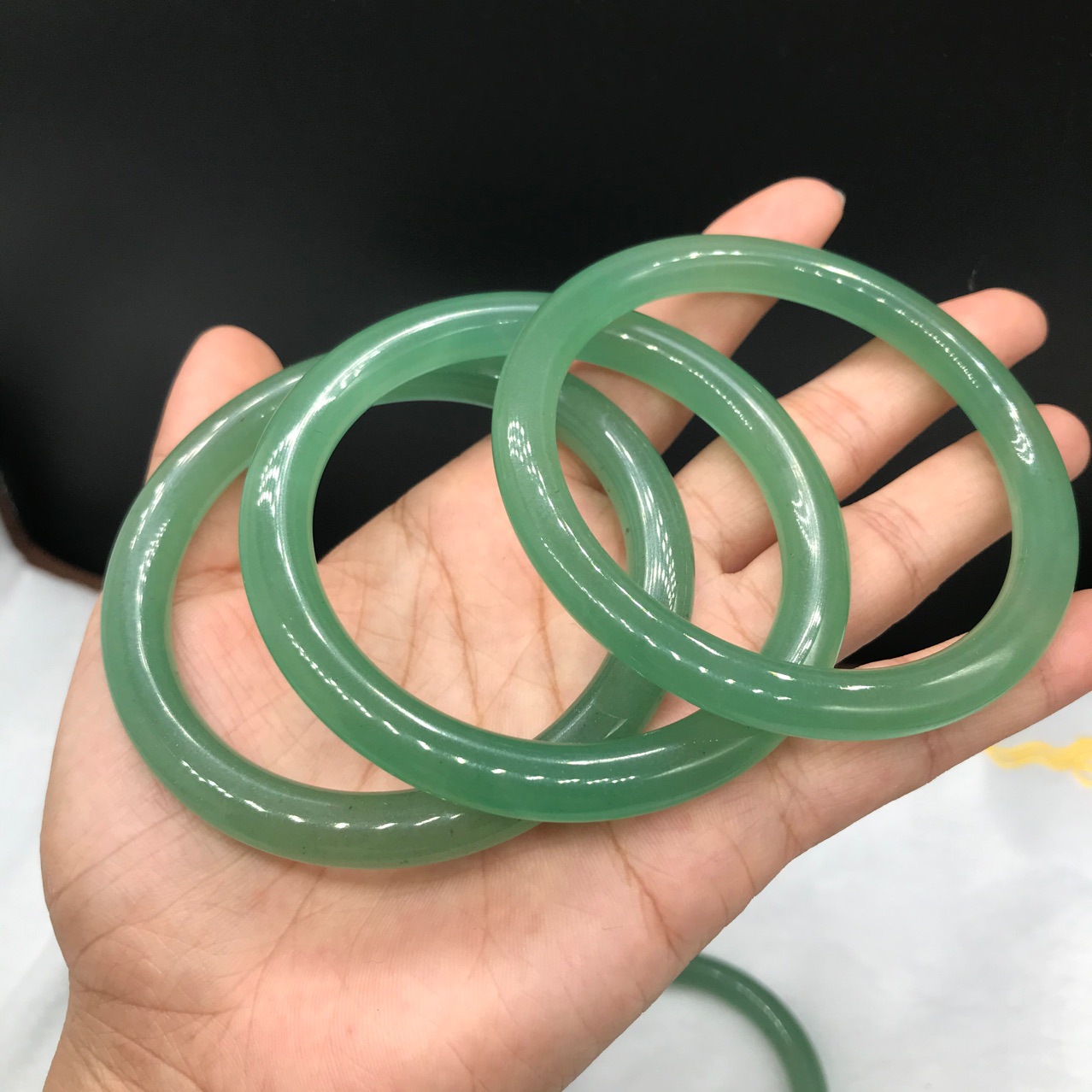 天然东陵玉圆条手镯高冰圆条手镯东陵玉叮当手镯女款直播供货渠道