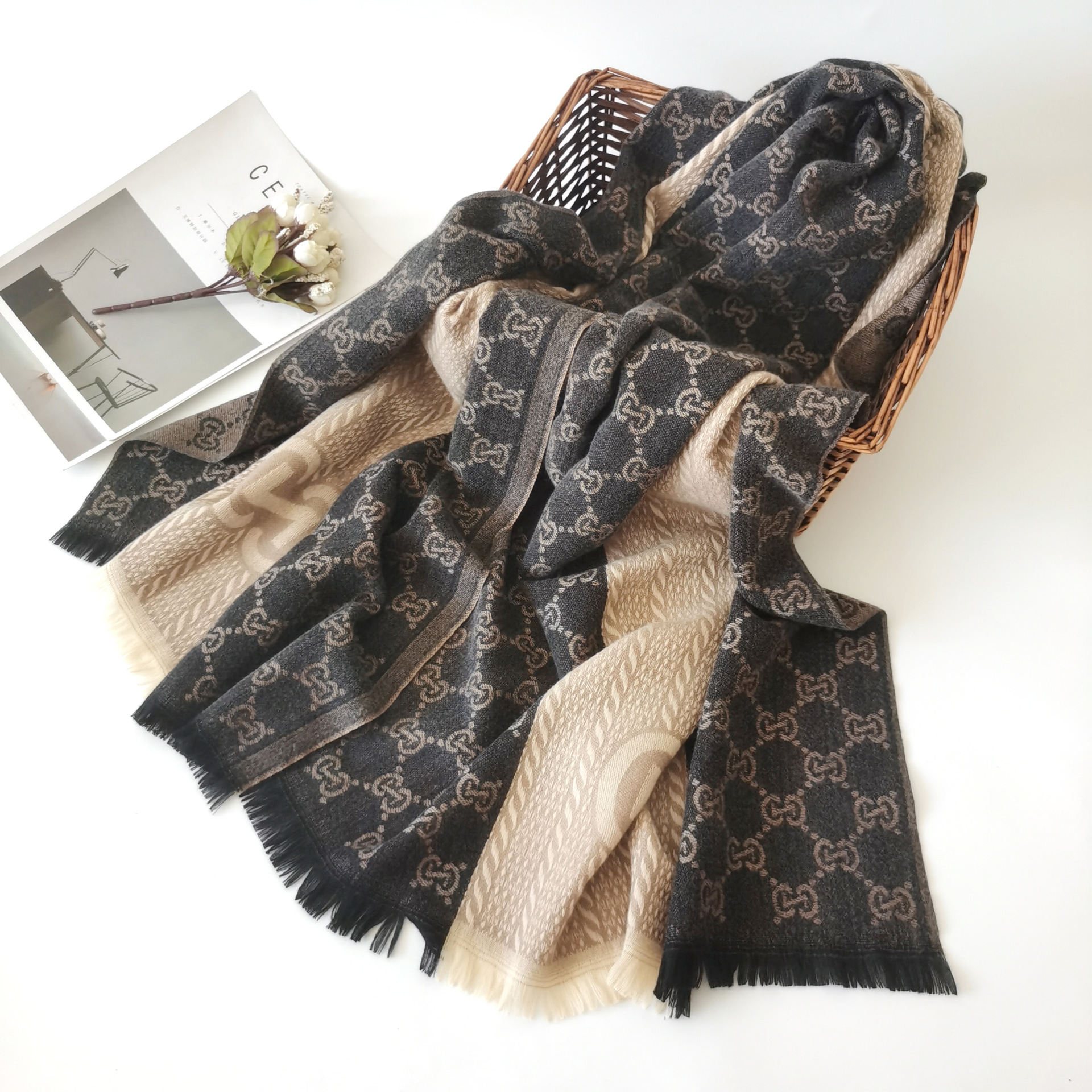 韩版冬季仿羊绒围巾女士披肩秋冬新款字母提花围巾男士保暖围巾