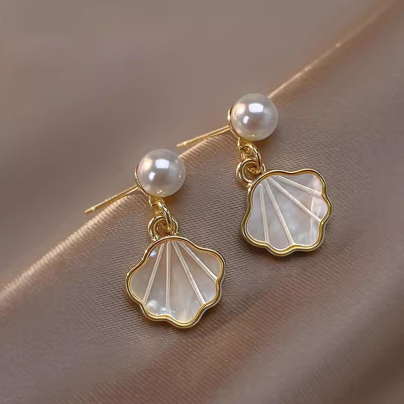 Pearl Shell Ear Clip without Pierced Female Eardrops 2024 New Special-Interest Design High-Grade Painless Earrings Female Earrings