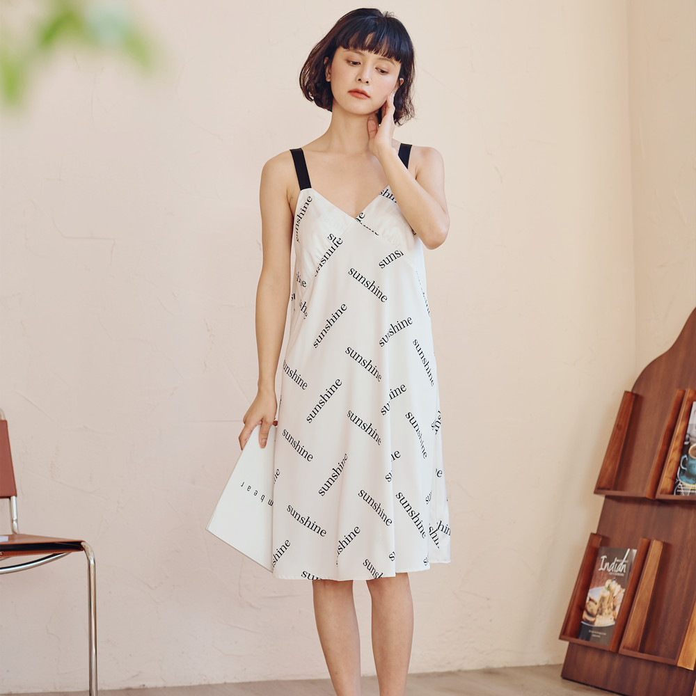 卜奈春秋季新薄款白色简装无袖女士透气现货居家服牛奶色睡裙睡衣