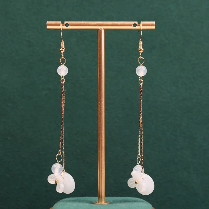 江南初见复古风耳坠长款耳饰显脸瘦白色简约步摇耳环宫廷配饰