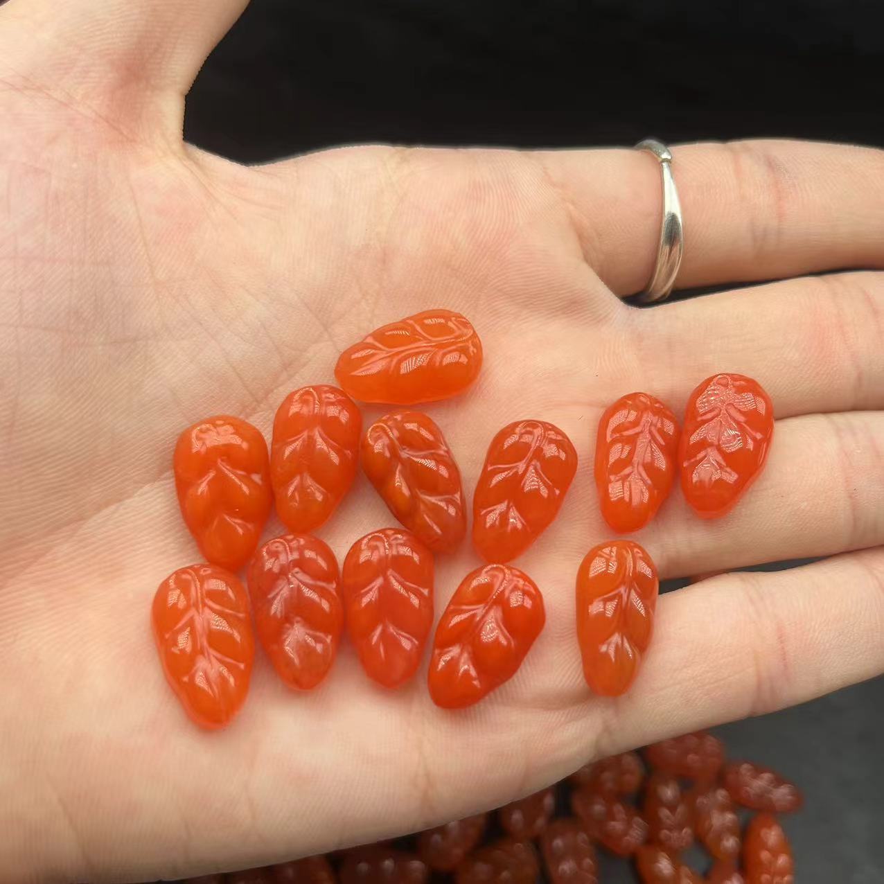 天然精品南红玛瑙树叶保山杨柳料一叶成名diy吊坠镶嵌挂件配饰件