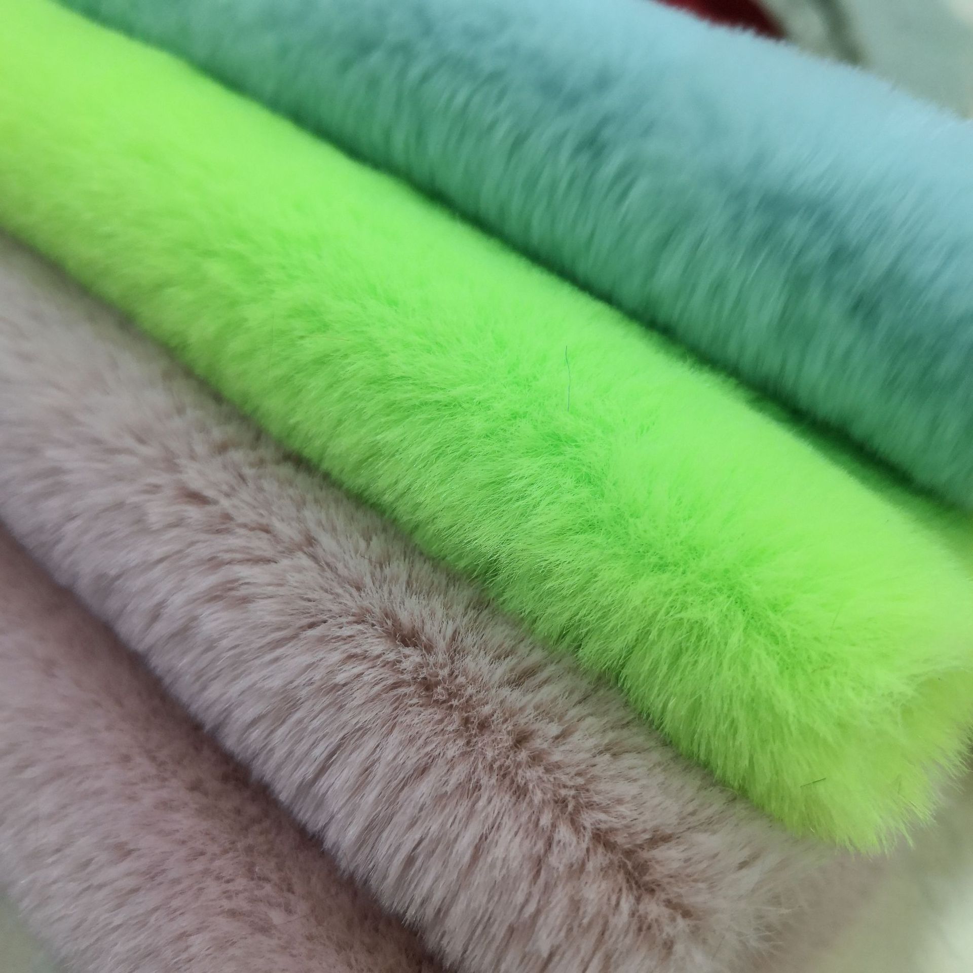 现货800克大兔毛 濑兔毛 加厚经编仿兔毛面料 服装箱包围巾面料