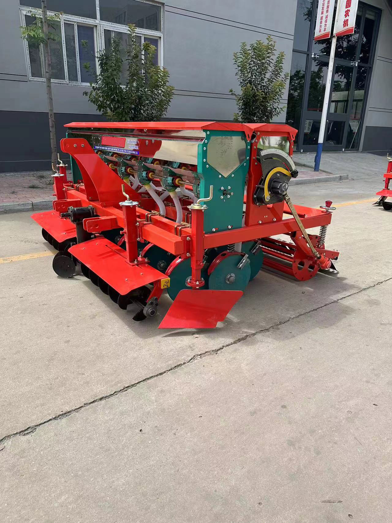 圆盘小麦播种机 12行 14行 18行种肥同播打梗小麦播种机-阿里巴巴