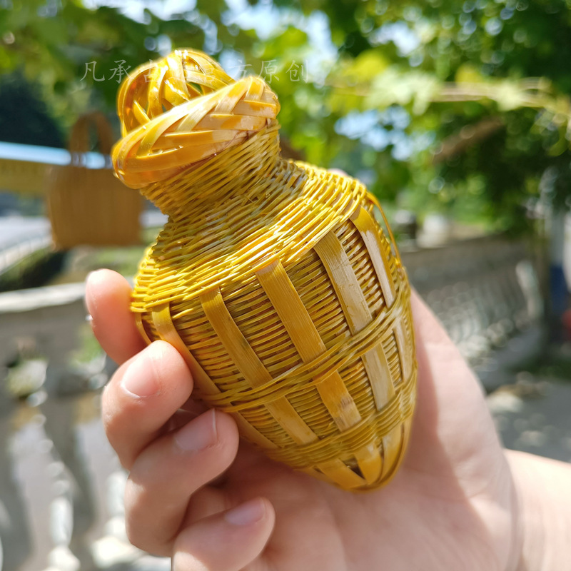 贵州省粗犷经济型手工竹编蛐蛐蚂蚱篓儿童玩具竹制品收纳筐款