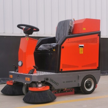 工厂垃圾清扫电动三轮扫地车 三轮三刷1500驾驶式小型简易吸扫车