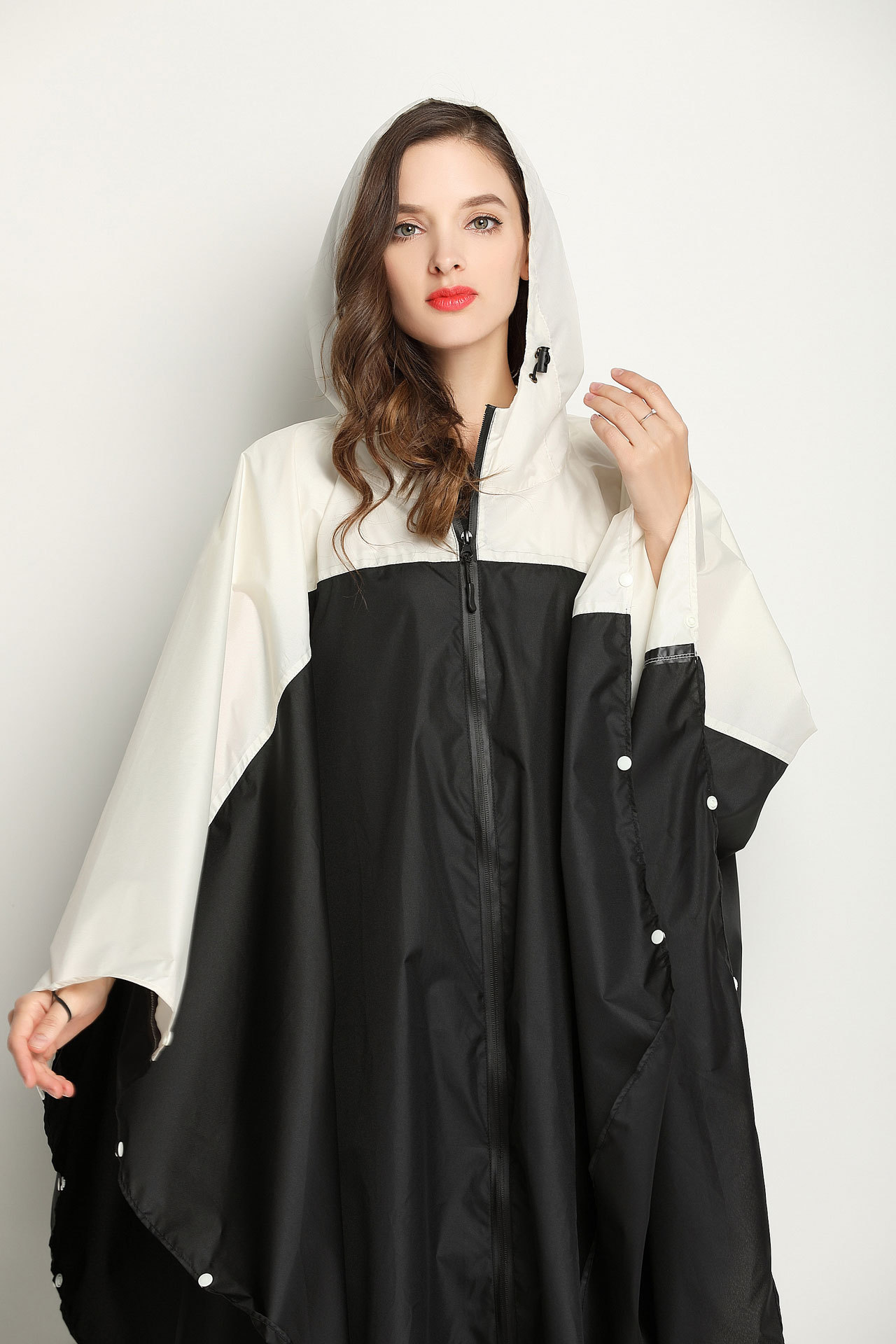 日韩时尚轻薄雨披防水拉链斗篷雨衣男女户外骑行成人披风定制外贸