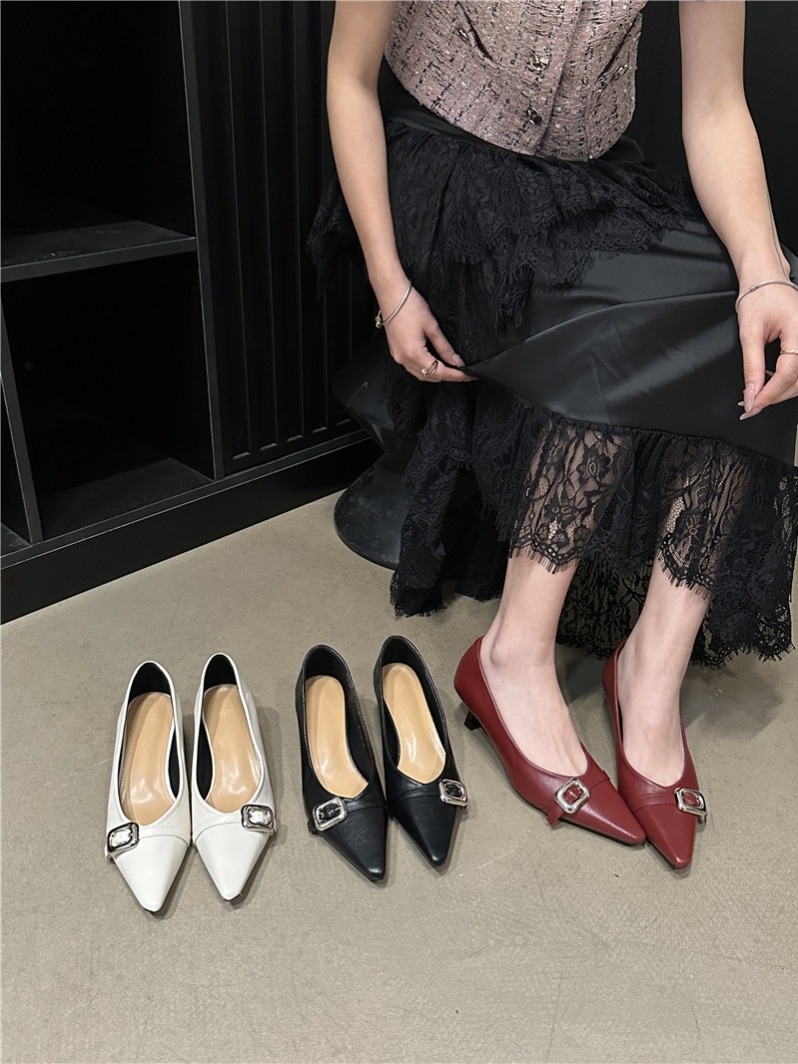 2024秋季新款女鞋时尚皮带扣尖头单鞋女细跟中跟浅口气质瓢鞋女