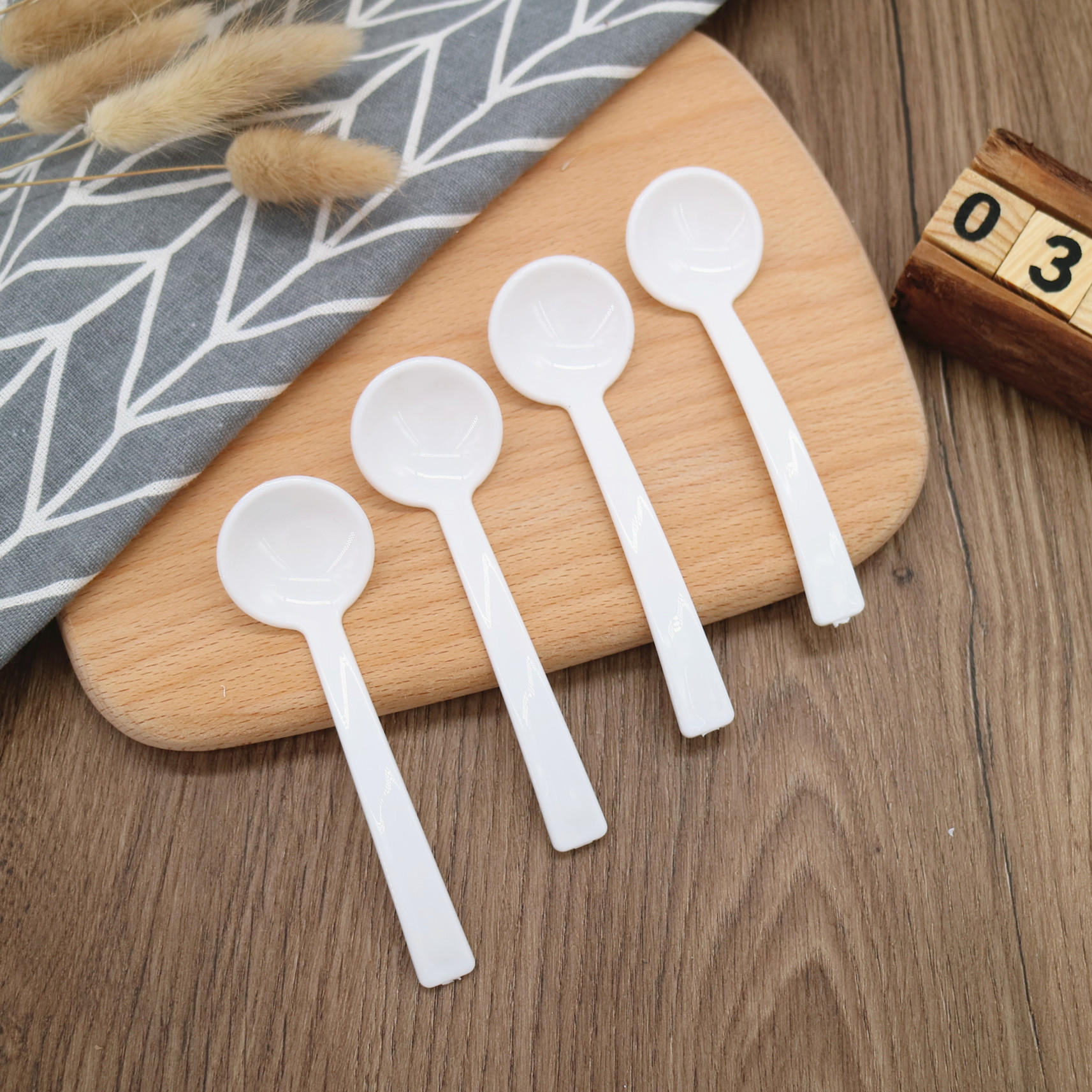 塑料勺子冰淇淋勺 调料勺子迷你小勺 白色勺子百香果勺调味勺赠品