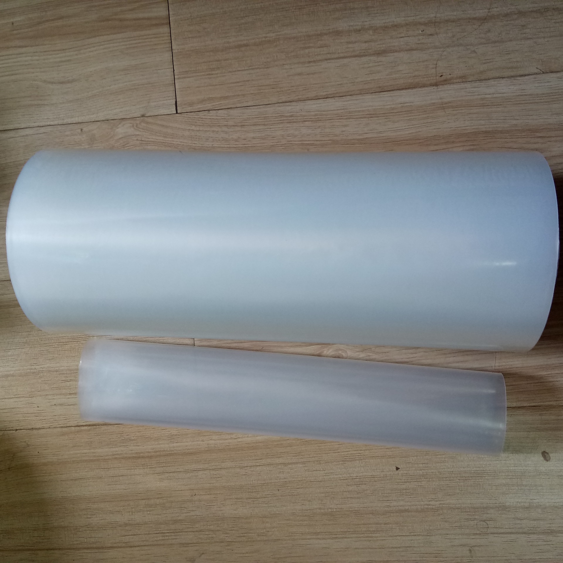 厂家供应玻璃水收缩膜啤酒饮料收缩膜纸箱热封包装膜pe热收缩膜