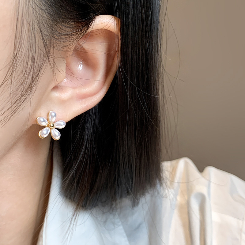 jewelry earrings niche design high-grade earrings 2025 new hot earrings pearl flower earrings women‘s sterling silver