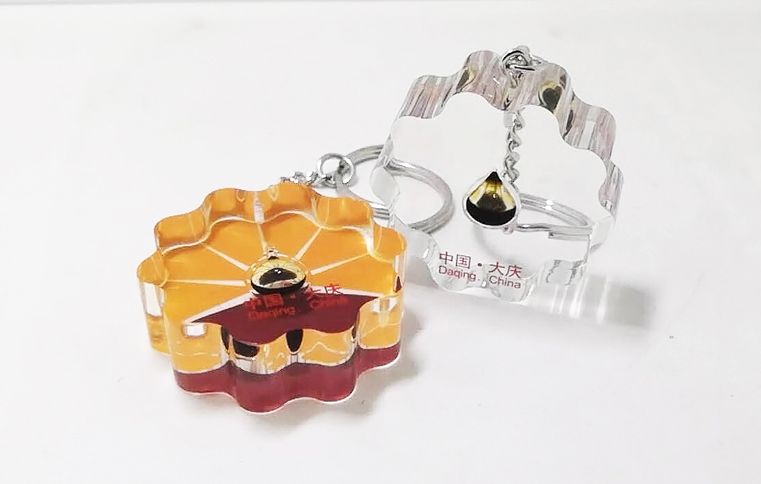 厂家直销大庆一滴油钥匙扣简约工艺品挂件轻奢石油特色水晶