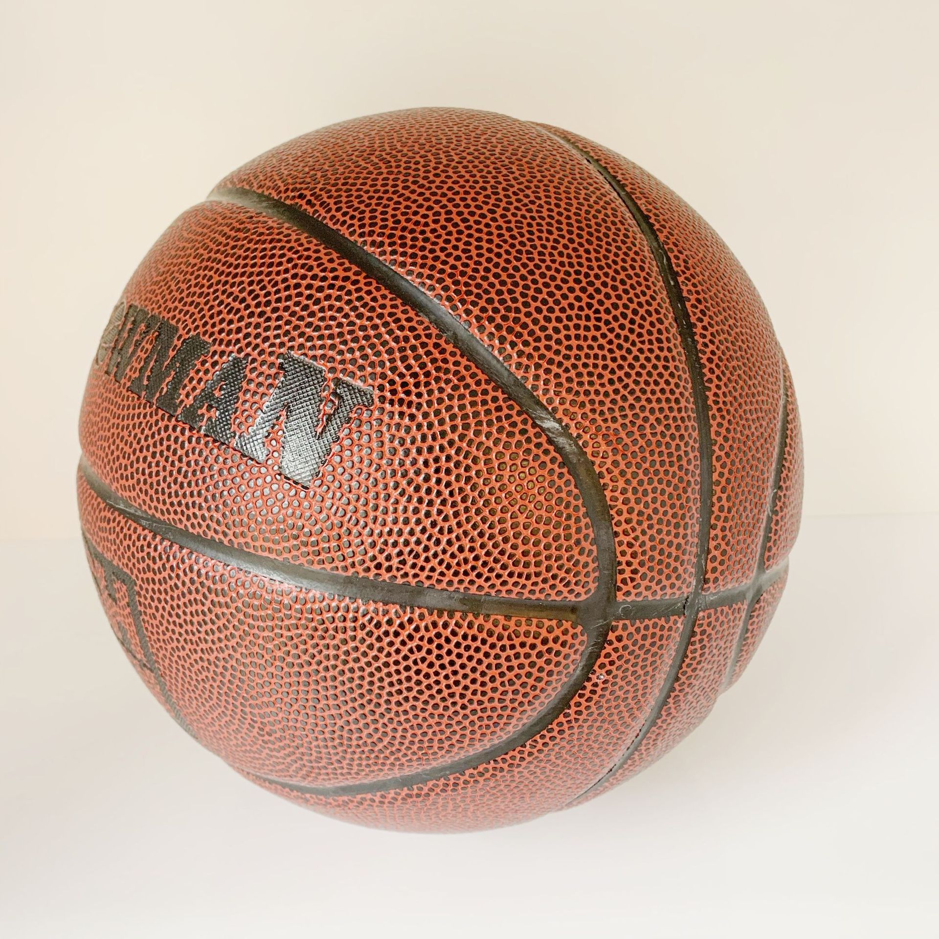 【秀出彩】7号橡胶贴皮中学生成人训练篮球直径24.8厘米标准篮球