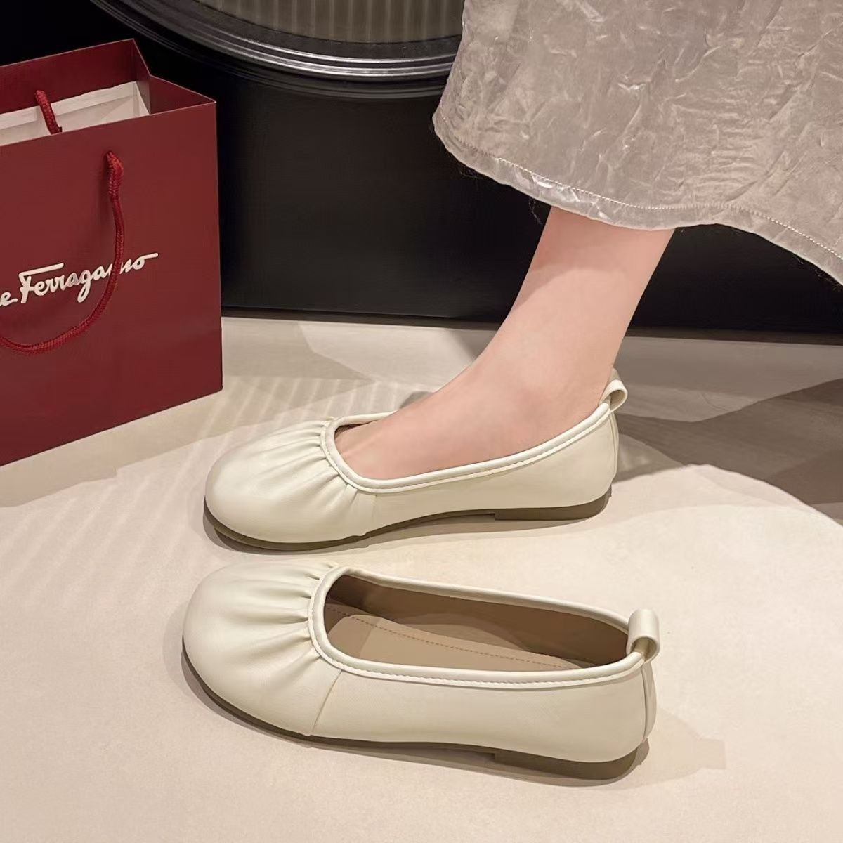 2025年春夏季新款软底银色小皮鞋女平底孕妇鞋配裙子单鞋懒人单鞋