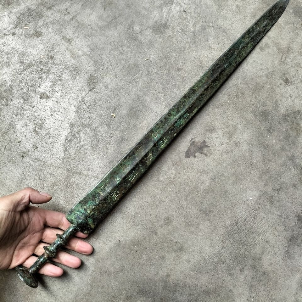青铜器宝剑铜越王勾践剑黑漆古青铜剑
