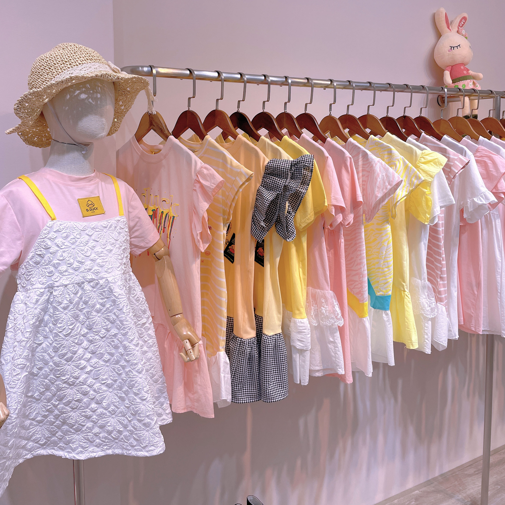小黄鸭儿童连衣裙 品牌折扣童装尾货清仓工厂一手货源摆地摊直播