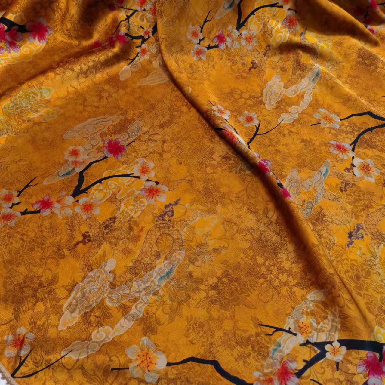 新品香云纱布料批发龟裂纹花罗缎旗袍碎花面料数码印花工厂直销