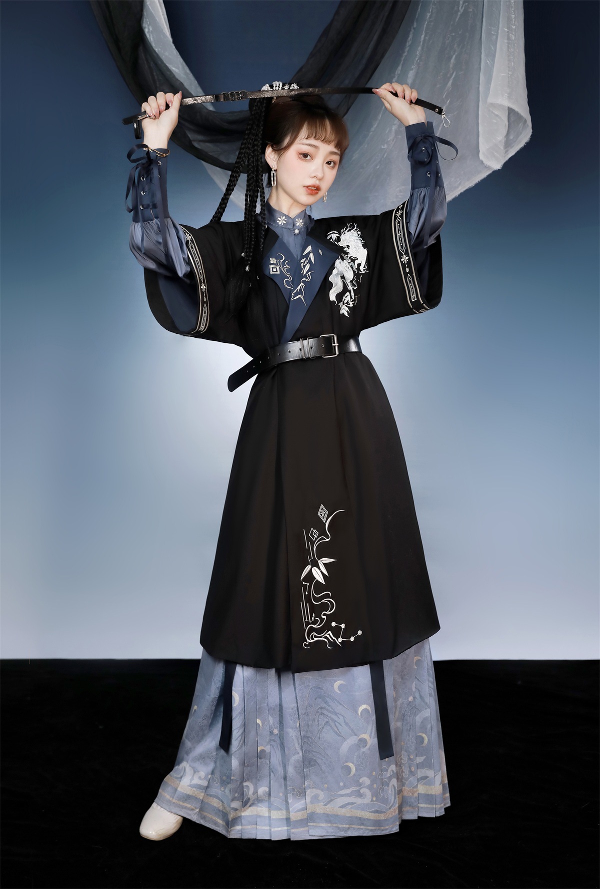 原创勾陈汉元素改良风衣日常汉服马面裙黑色国风外套冬明制8332