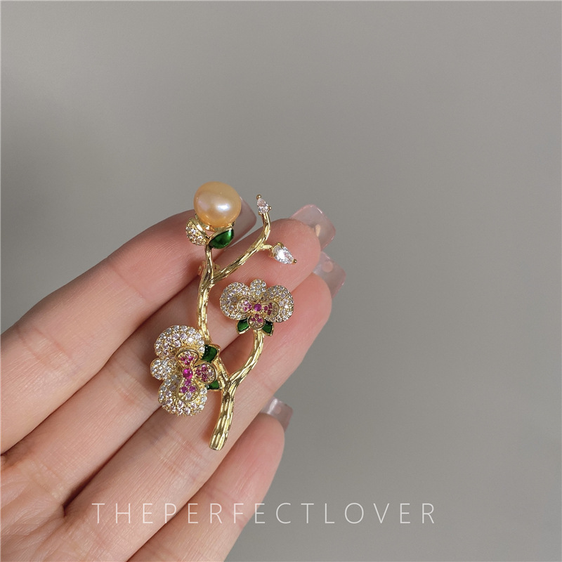 Plum Blossom Freshwater Pearl Zircon Brooch Female Korean Vintage Corsage Pin Buckle Clothing Coat Coat Accessories