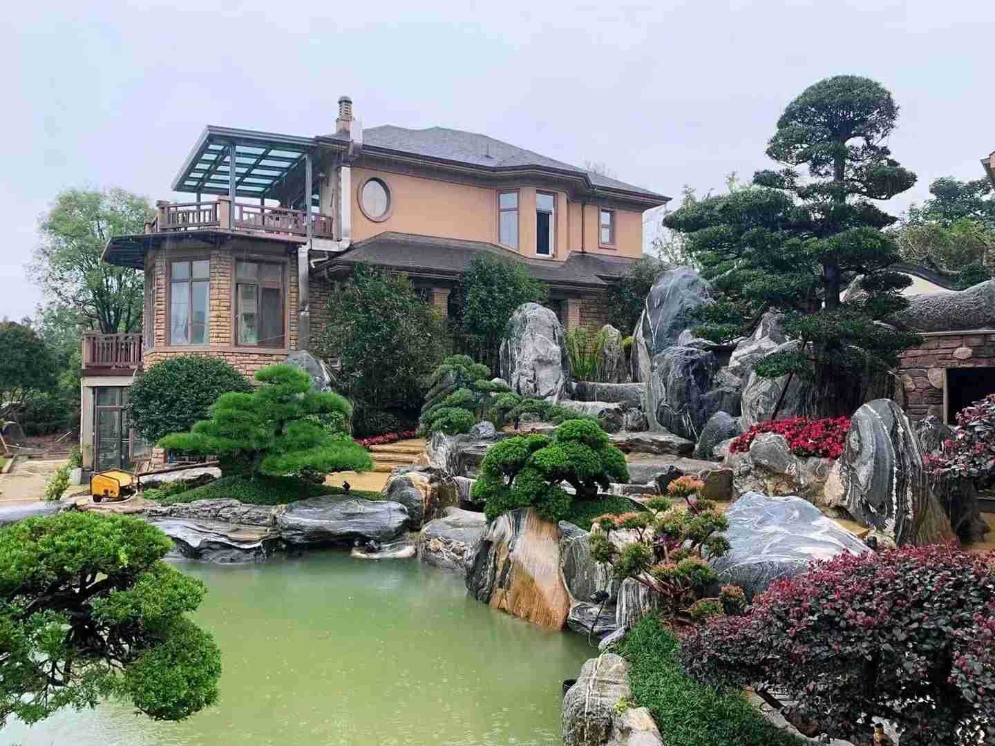 专注别墅庭院鱼池假山水系承包建造 泰山石假山 过滤池流水雾化