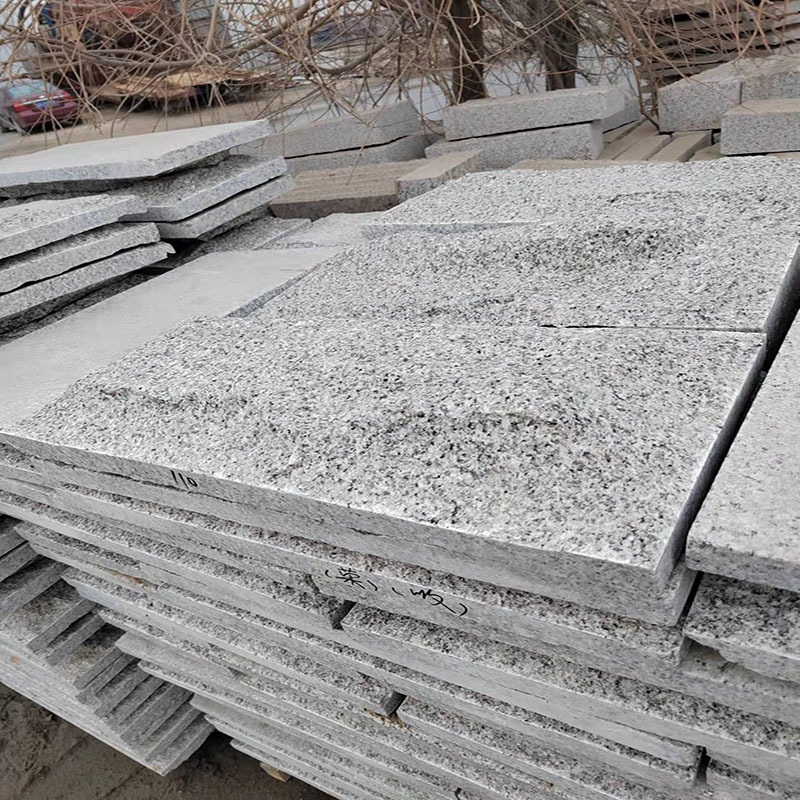 花岗岩蘑菇石外墙干挂 芝麻灰自然面凹凸墙石材贴砖 浅灰门垛石