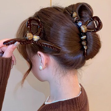 美拉德气质轻奢珍珠抓夹女高级感发量大后脑勺盘发鲨鱼夹大号发夹