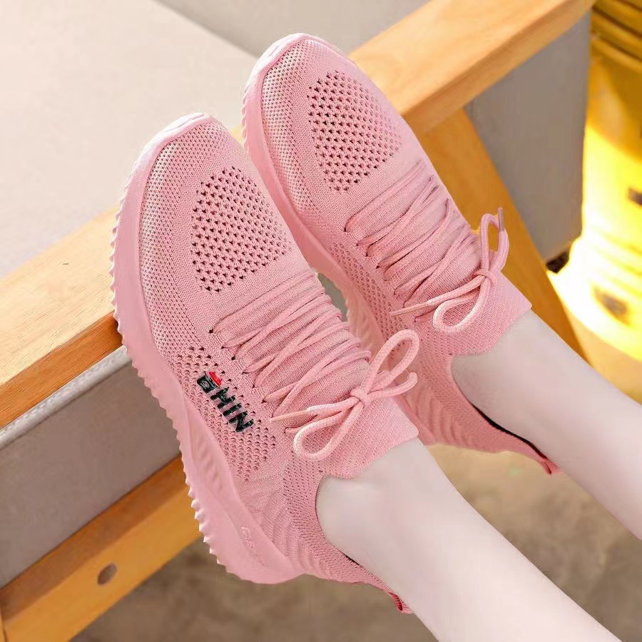 2023 New Flyknit Shoes Soft Bottom Breathable Female Tennis Shoes Leisure Sports Running Shoes Casual Lace up Female Student Shoes