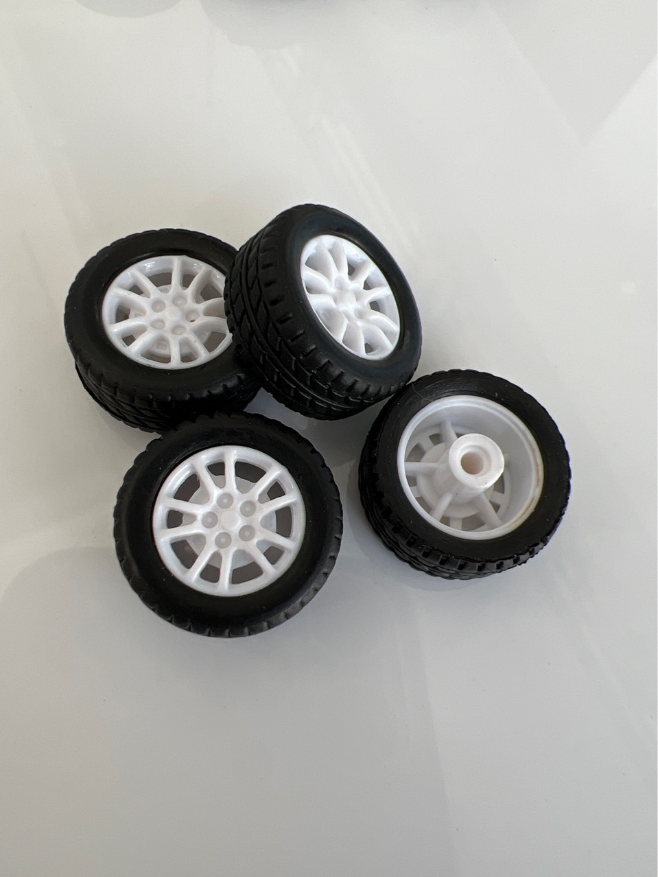 玩具车轮小轮子轮胎儿童玩具车回力车模零配件18mm橡胶轮长期供应