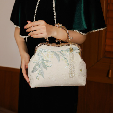 重工刺绣手提包  中国风旗袍宴会汉服手提包  纯白绣花手拿包现货