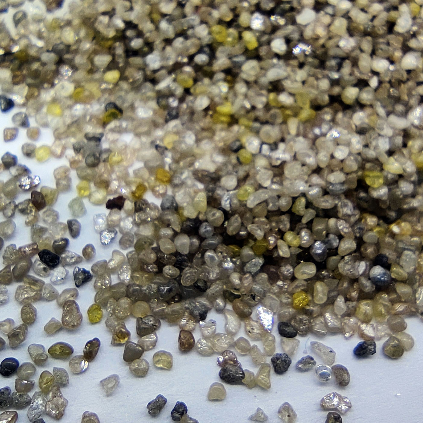 7-1毫米细小金刚石颗粒一克拉200粒磨盘超硬材料